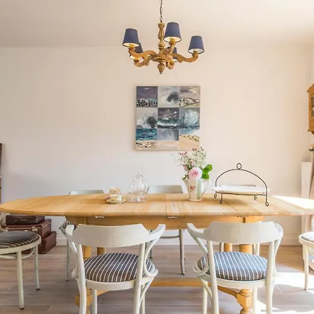 Apartment Spacious, Warm And Updated W Parking & Garden Bredene