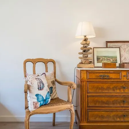 Spacious, Warm And Updated W Parking & Garden