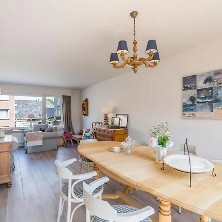 Spacious, Warm And Updated W Parking & Garden *