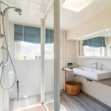 Spacious, Warm And Updated W Parking & Garden Bredene