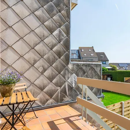 Spacious, Warm And Updated W Parking & Garden *