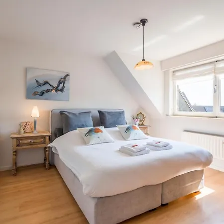 Spacious, Warm And Updated W Parking & Garden Apartamento