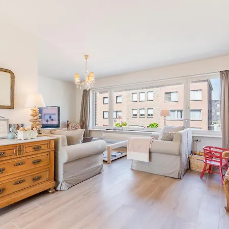 Apartment Spacious, Warm And Updated W Parking & Garden *